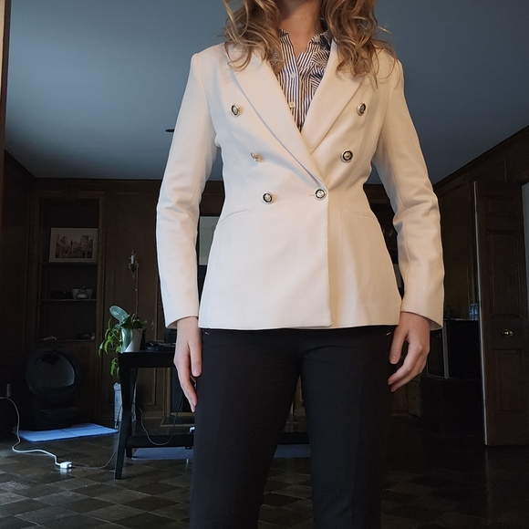 Chic Double-Breasted White Blazer - Picture 1 of 8